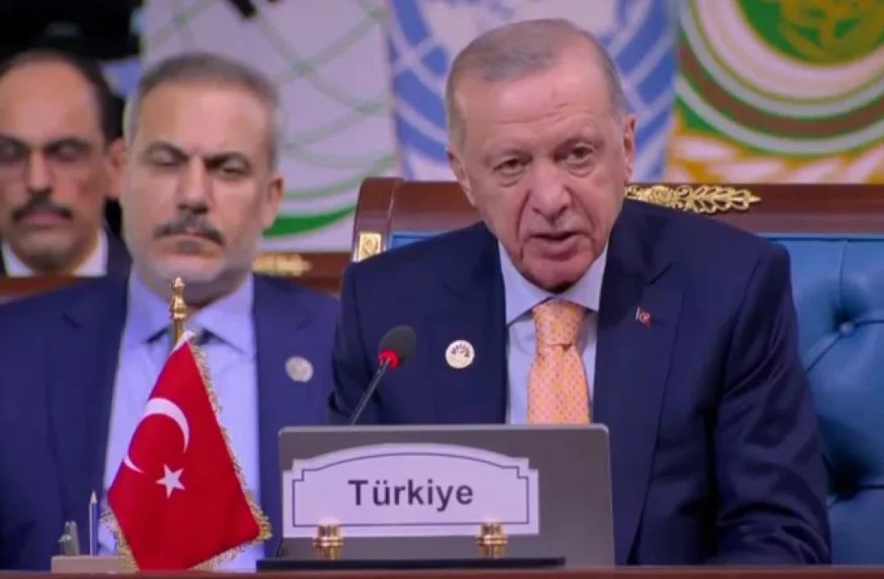 D-8'den mesaj iletti: Çok güçlü tepki vermeliyiz
