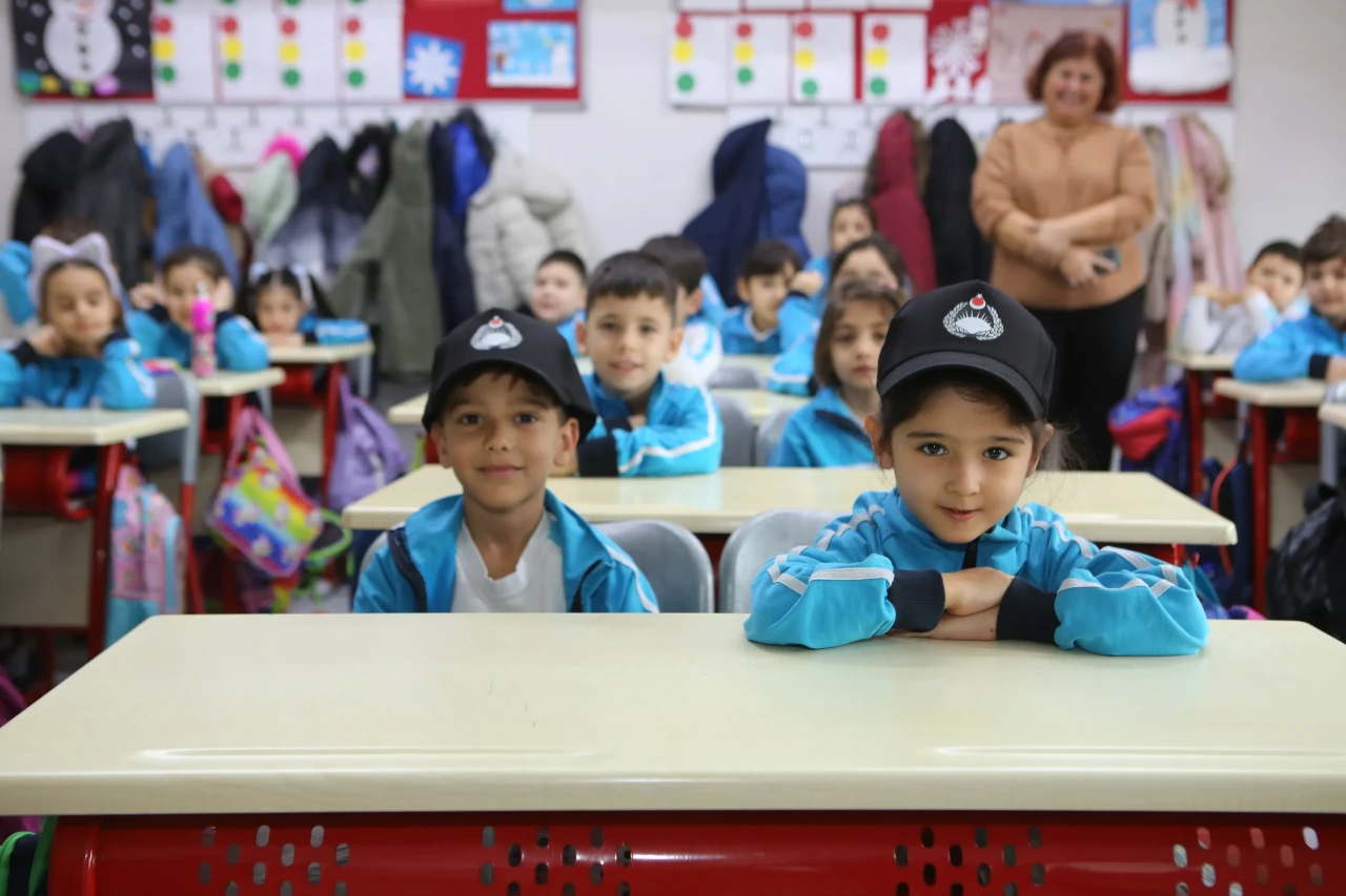 Minik öğrenciler zabıtalarla tanıştı