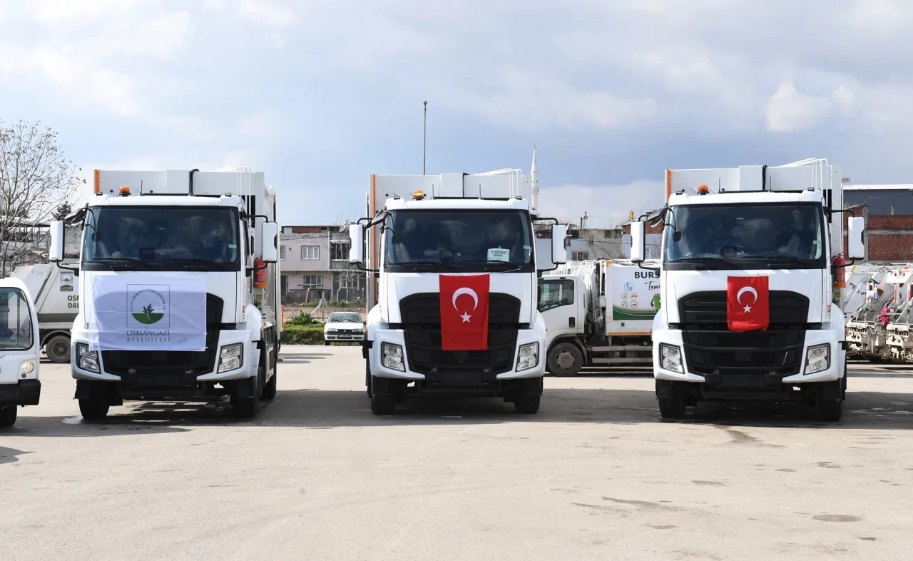 Osmangazi’nin temizlik  filosuna 17 araç eklendi