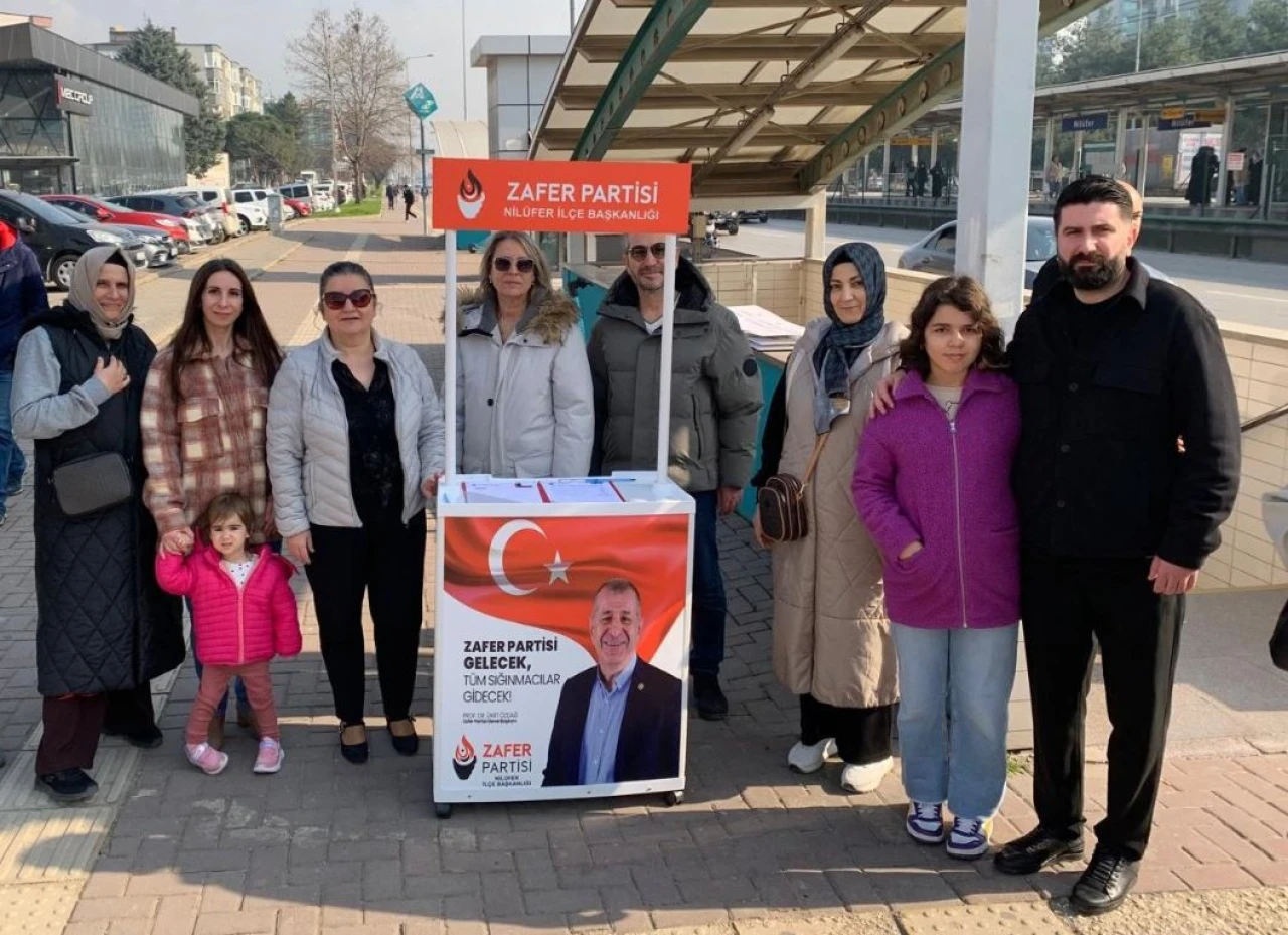 Zafer Partililer Özdağ için imza topladı