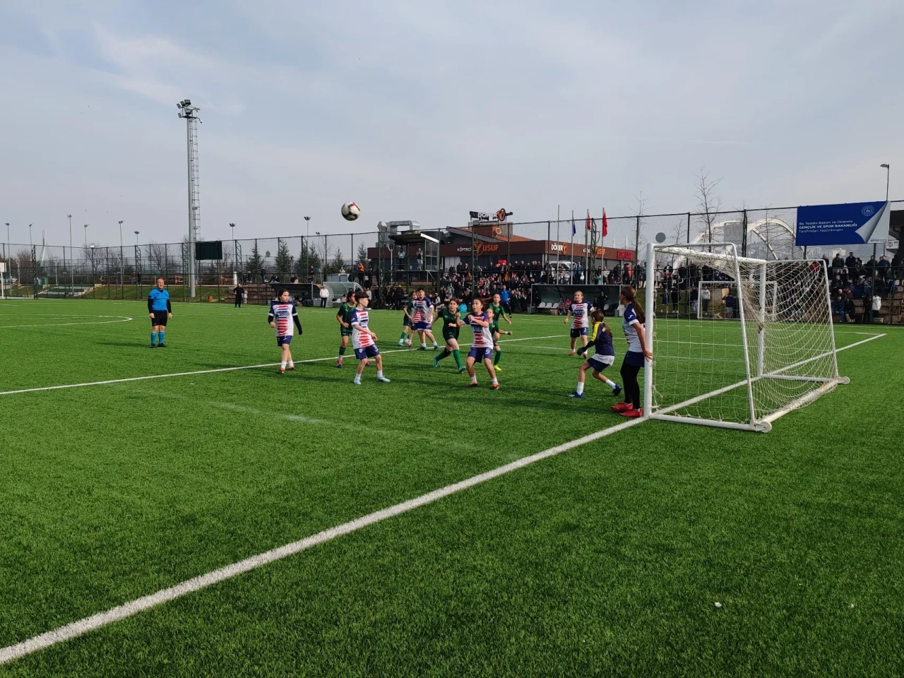 Kızlar futbolda hünerlerini sergiledi: Şampiyon Ufukspor