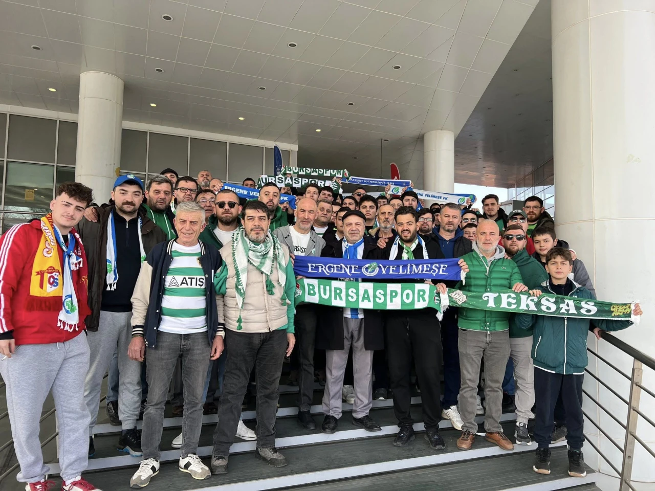 Taraftarlar arasında dostluk rüzgarı