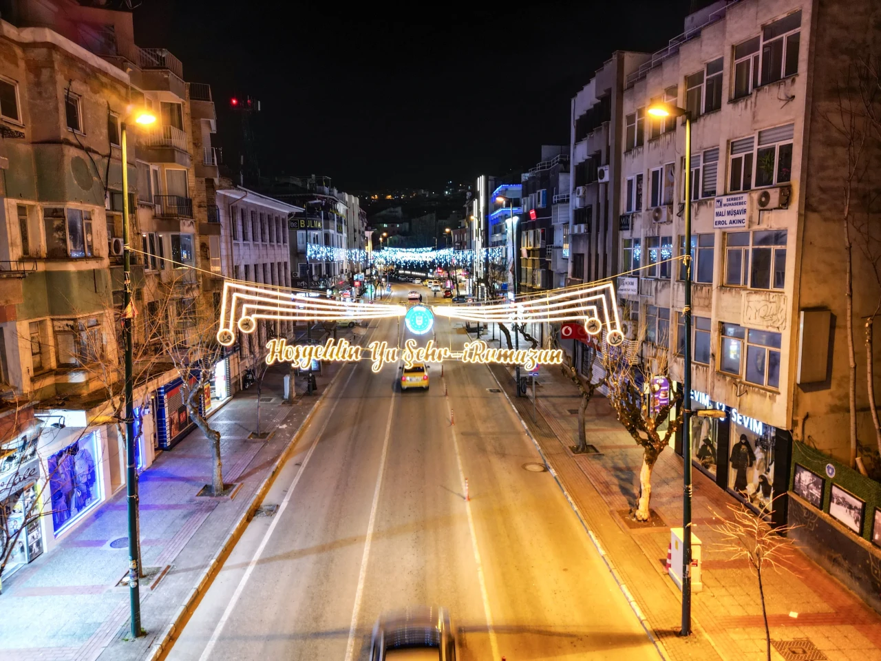 Bursa caddelerinde ramazan ışıltısı