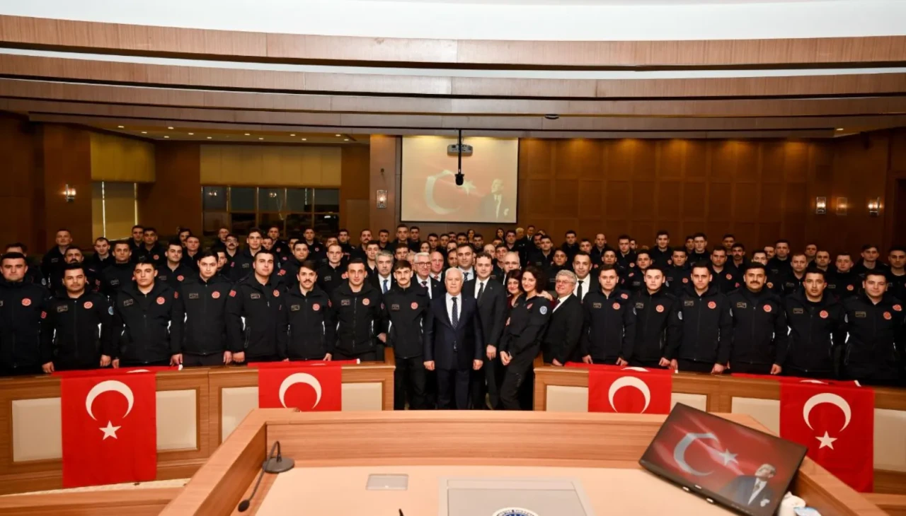 Büyükşehir'de yeni memurlar yeminle göreve başladı