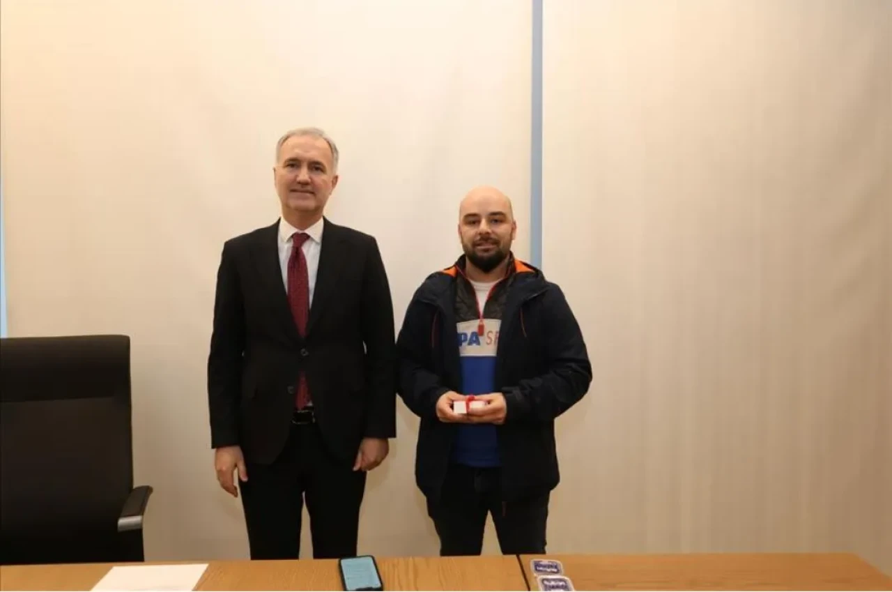 İnegöllü vatandaş çevreyi 50 kilo zehirden kurtardı