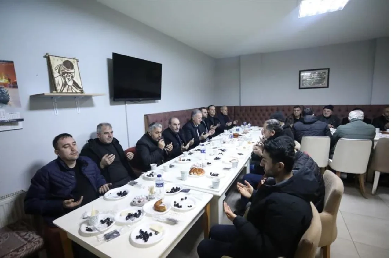 İnegöl'de Bereket Sofrası  Emir Sultan Camiinde Kuruldu