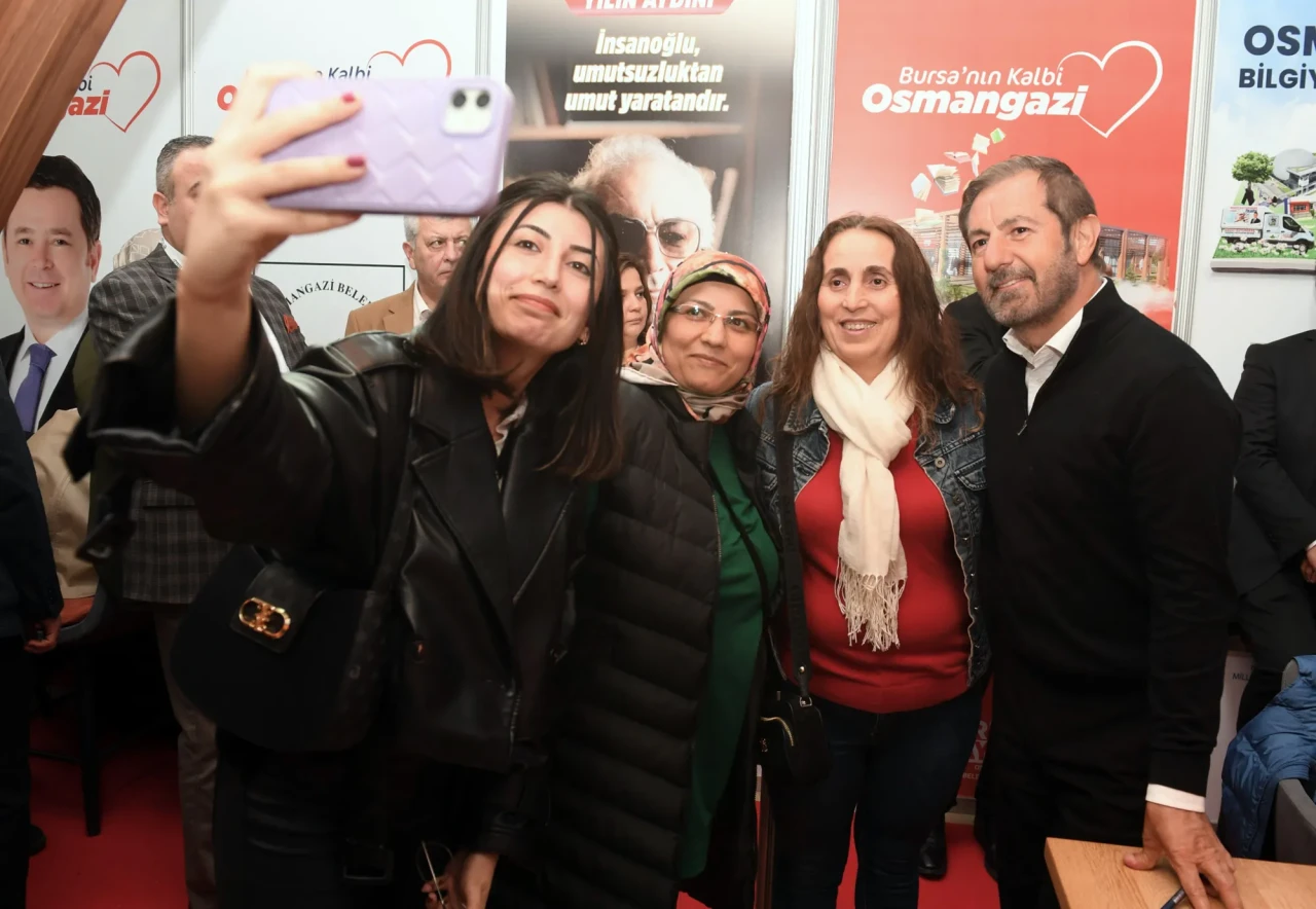 Kitapseverler Osmangazi standında  yazarlarla buluşuyor