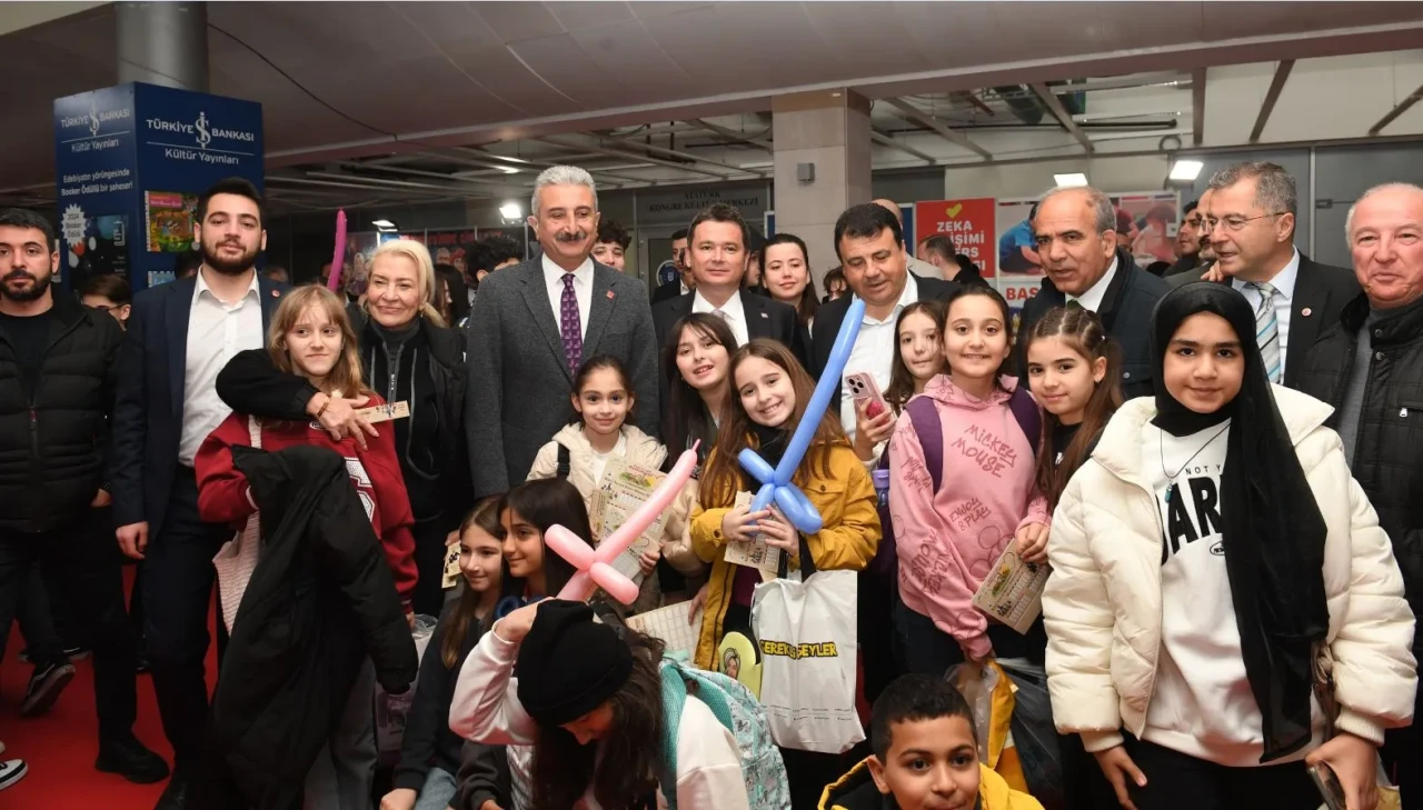 Osmangazi’nin standında imza günleri