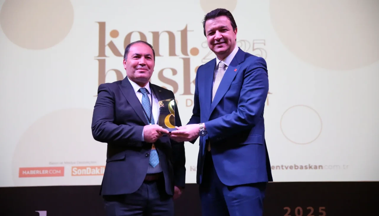 Gemlik Belediyesi’ne  'Patili Canlar' ödülü