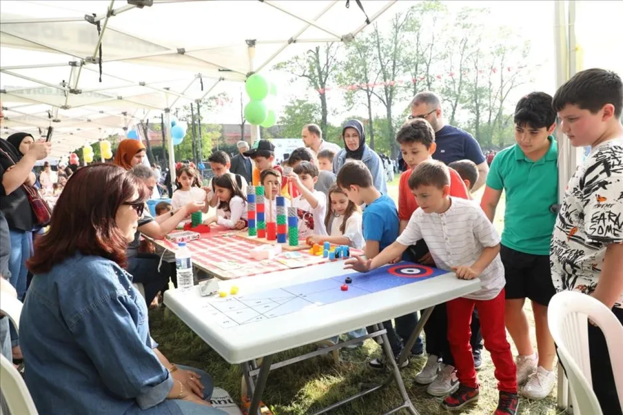 İnegöl’de çocuklar bayramlarını şenlik havasında kutladı