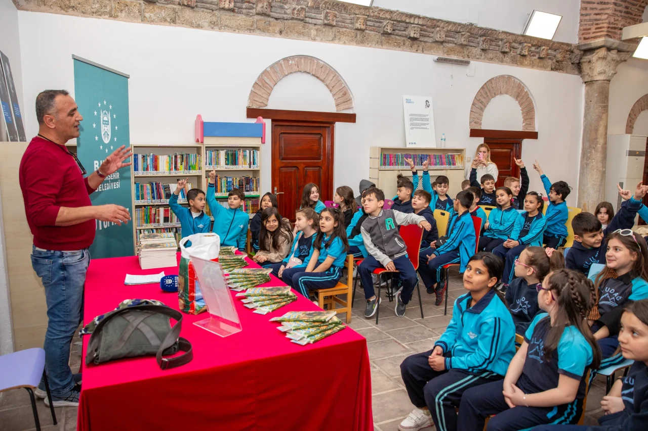 Bursa'da çocuklara kitap okuma bilinci aşılanıyor
