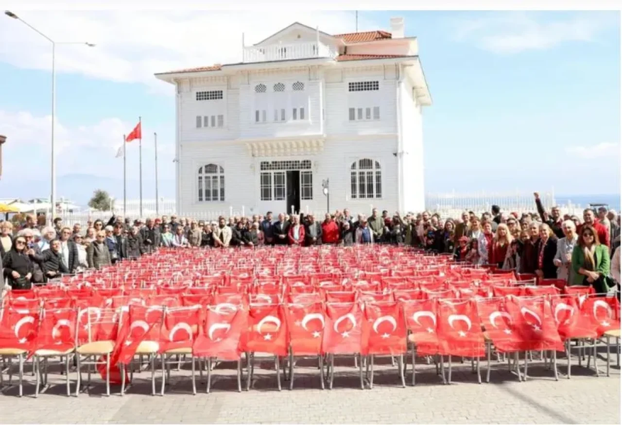 Mudanya'da boş sandalyeler adalet için dizildi