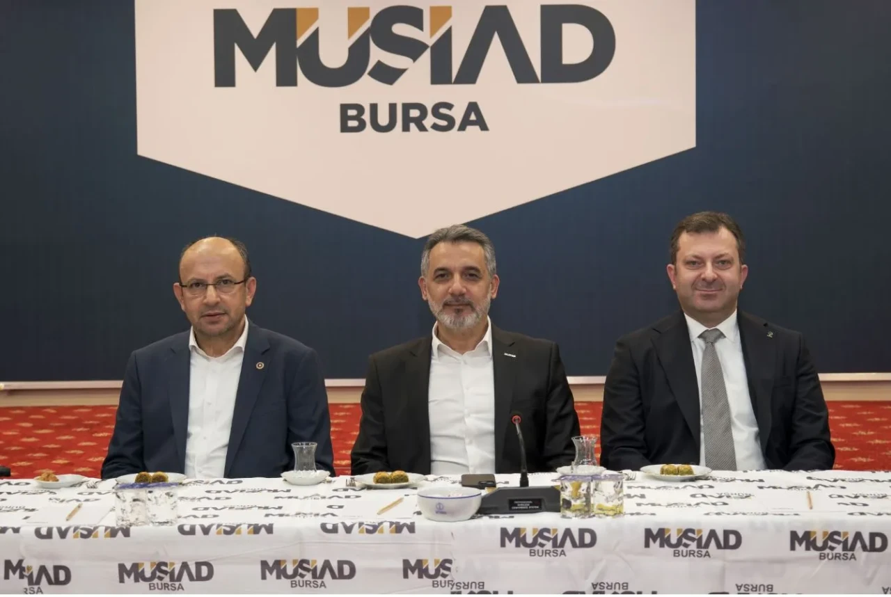 Şenocak: "Ekonomide toparlanma  somut şekilde hissediliyor"