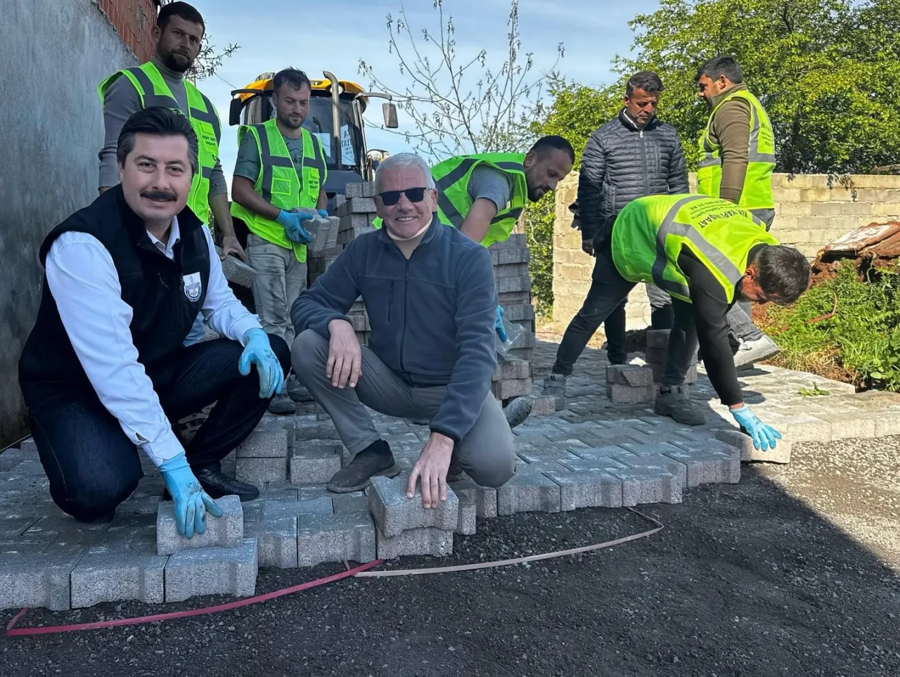 Yenişehir'de kırsala parke taş döşeniyor