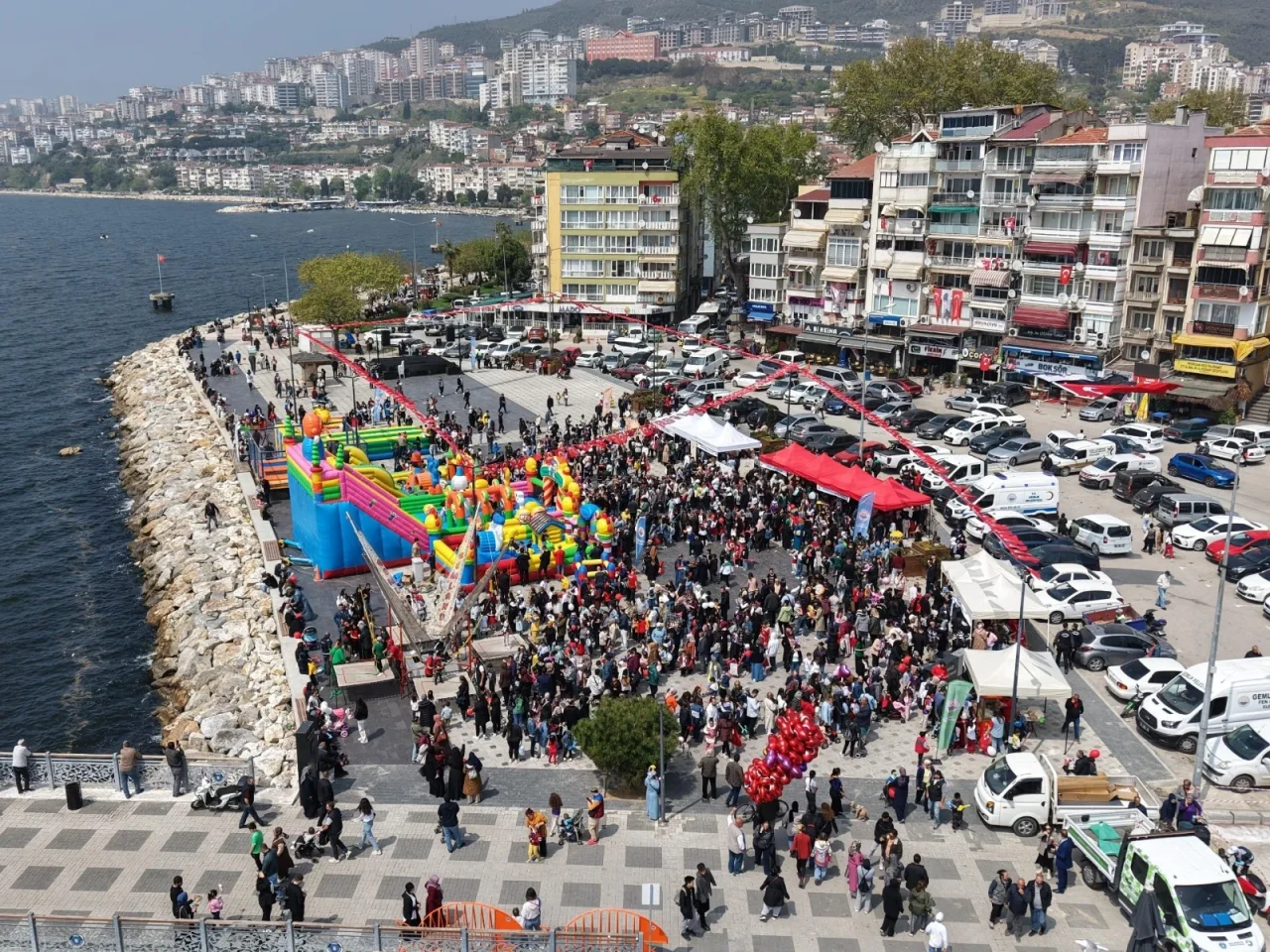 Gemlik'te coşkulu 23 Nisan kutlaması