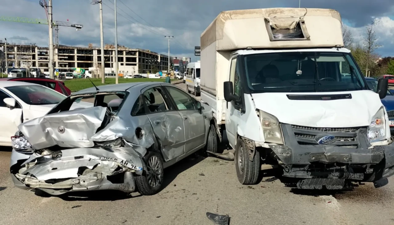 İzmir Yolu'nda zincirleme kaza!