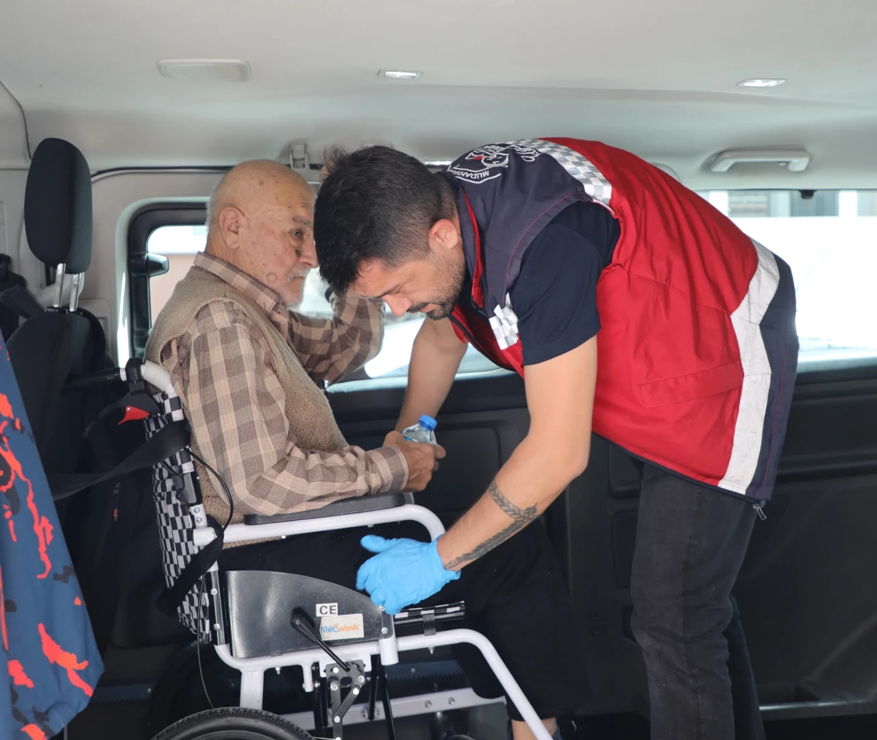 Mudanya'da engelli, hasta ve yaşlılara ücretsiz hizmet