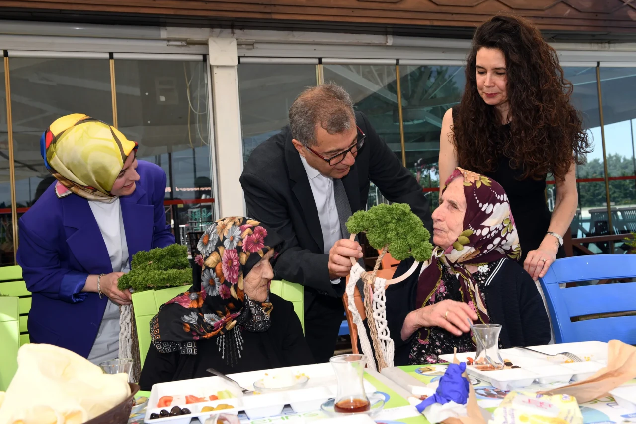 Alzheimer hastalarına Anneler Günü kutlaması