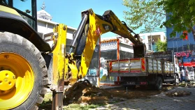 Gemlik Meydanı'ndaki kaldırımlar genişliyor