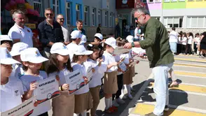 Bursa'da 400 öğrenciye ücretsiz tenis kursu