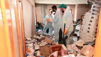 Tahtakale'deki evden 20 ton çöp çıktı!