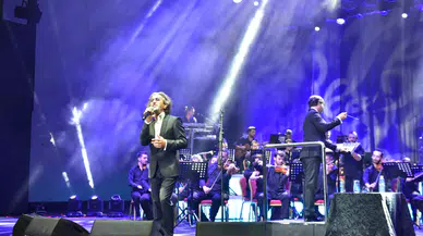Bursa Festivali'nde Fettah Can sahne aldı