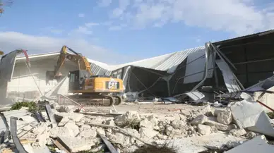 Tarım arazilerindeki kaçak fabrikalarda yıkım
