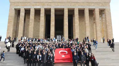 Bursalı gençler Ata’sının huzurunda