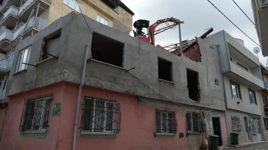 Kaçak yapı bitmeden yıkıldı