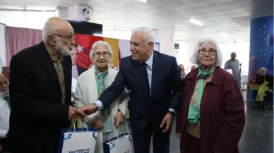 Bozbey'den bayramın ilk günü huzurevine ziyaret