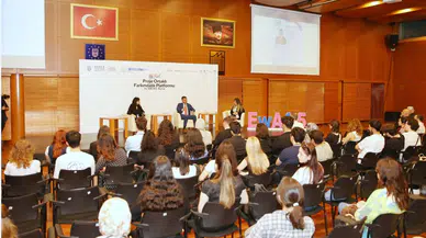 Doç. Dr. Halisçelik gençlere deneyimlerini aktardı