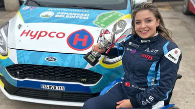Ralli pilotu Kübra engelleri dize getiriyor