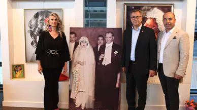 İpek kozaları tuvali süsledi