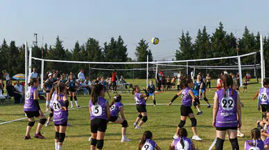 Osmangazi'de kız çocukları voleybolla buluştu