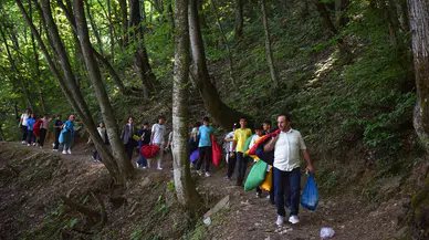 Küreklidere'yi gençler temizledi