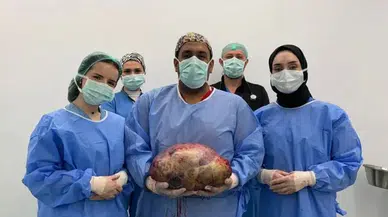 Karnından 10 kilogramlık  kitle çıktı