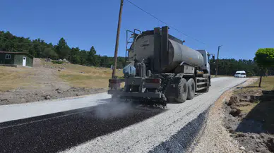 Dağ yöresinde yollar yenileniyor