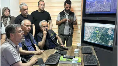Kriz koordine merkezinde yangınlar yakından izleniyor