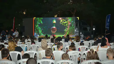 Bursa'da çocuklara açık havada sinema keyfi