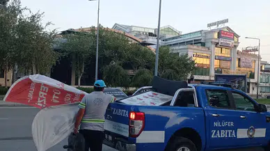 Nilüfer’de yol kenarlarındaki reklamlar toplanıyor