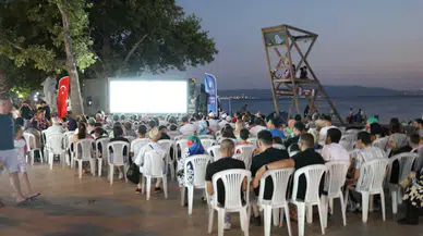 Bursa'da açık havada ücretsiz sinema keyfi