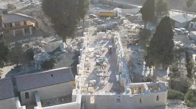 Bursa Hatay'daki depremde yıkılan camiyi ayağa kaldırıyor