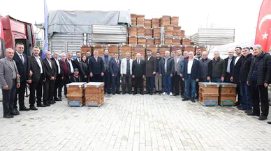 Bursalı üreticiye kovan dağıtıldı