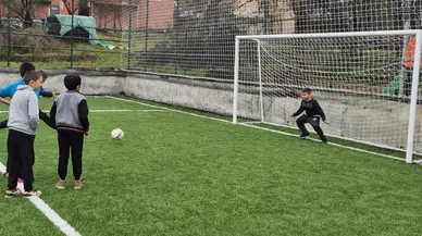 İlçede tek! Büyükorhan'da halı saha yenilendi