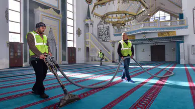 Bursa'daki camilerde Ramazan temizliği
