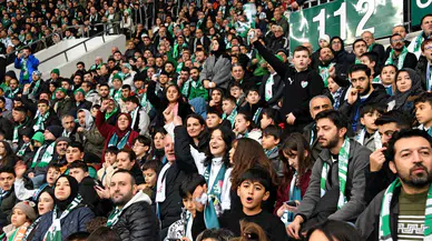 Osmangazi Belediyesi 100 çocuğu stadyuma götürdü