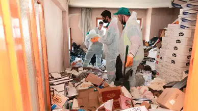 Tahtakale'deki evden 20 ton çöp çıktı!
