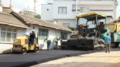 Yenikaraağaç'ta  yollar yenileniyor