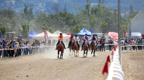 Bursa'da rahvan at yarışları nefes kesti
