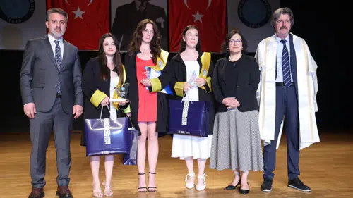 Biba mezun olduğu okulda genç mimarları yalnız bırakmadı